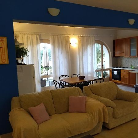 Holiday Home With Free Parking By The Beach เบรลา ภายนอก รูปภาพ