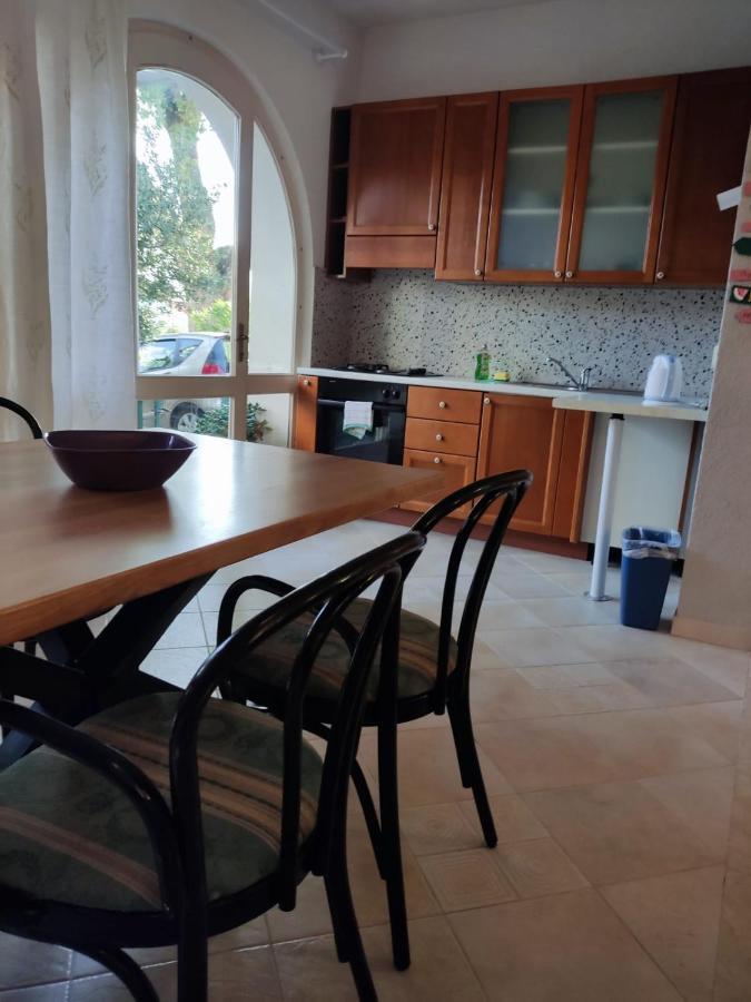 Holiday Home With Free Parking By The Beach เบรลา ภายนอก รูปภาพ