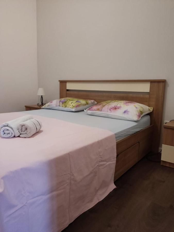 Holiday Home With Free Parking By The Beach เบรลา ภายนอก รูปภาพ