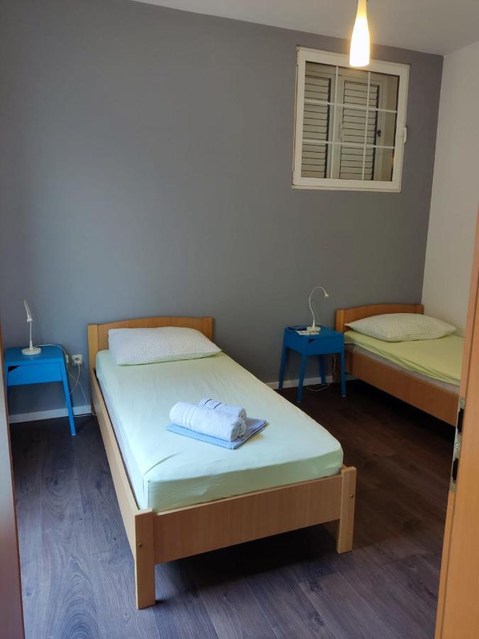 Holiday Home With Free Parking By The Beach เบรลา ภายนอก รูปภาพ